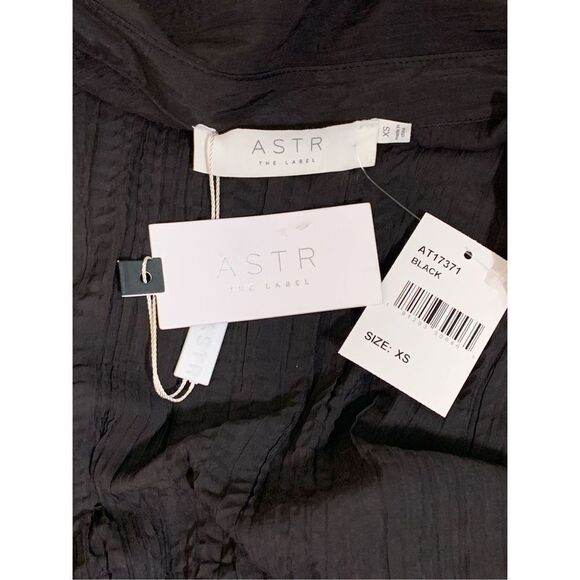 ASTR The Label Women's Black Textured Ruched Button Up Top Size XS NWT - Picture 6 of 8
